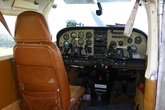 Cessna 206, G-CCSN.