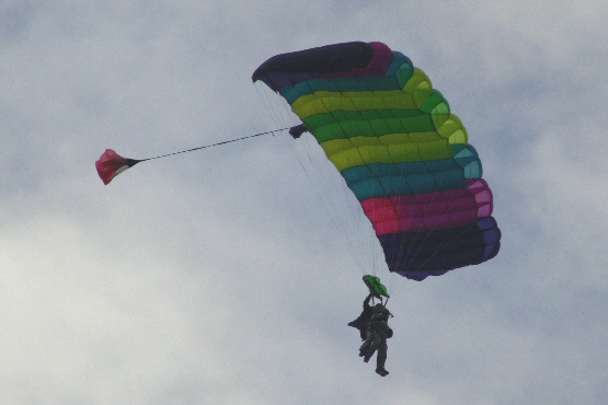 Tandem parachute