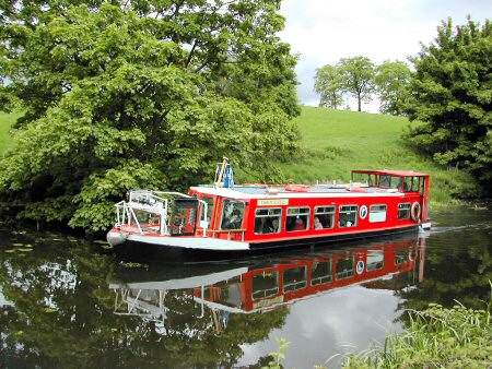 Pleasure cruising on the canal